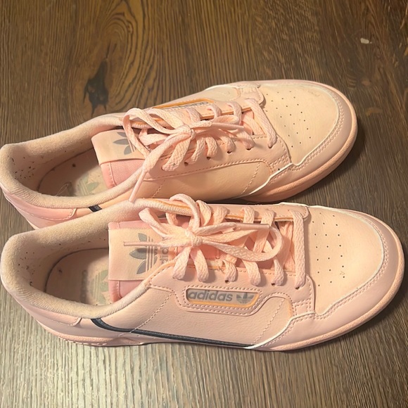 Adidas - Picture 3 of 4